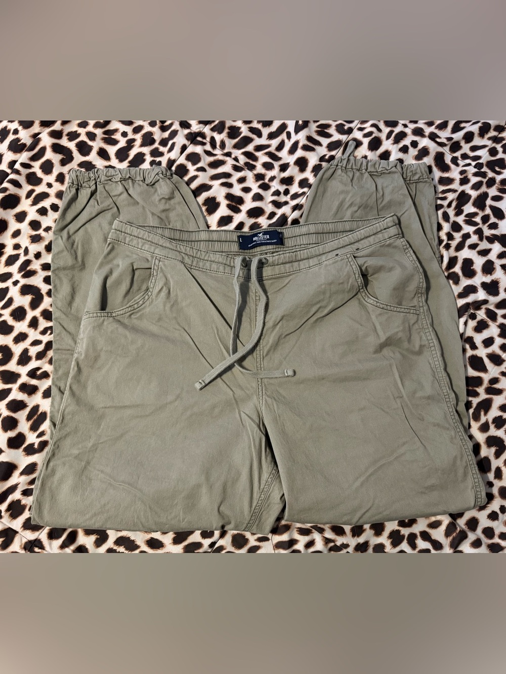 ✨Hollister Adjustable-Rise Parachute Baggy Pants✨